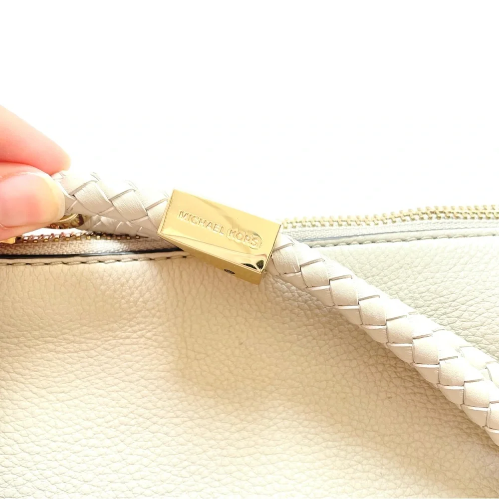 Michael Kors pebbled‎ leather Cream Hobo Bag with Gold Accents purse large